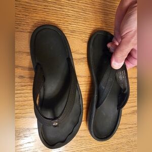 Women's Black OluKai Ohana Flip Flops Size 36 (5.5)